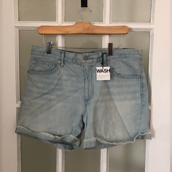 Gap “Boyfriend” Style Light Wash Denim Shorts Size 30 - Picture 1 of 4